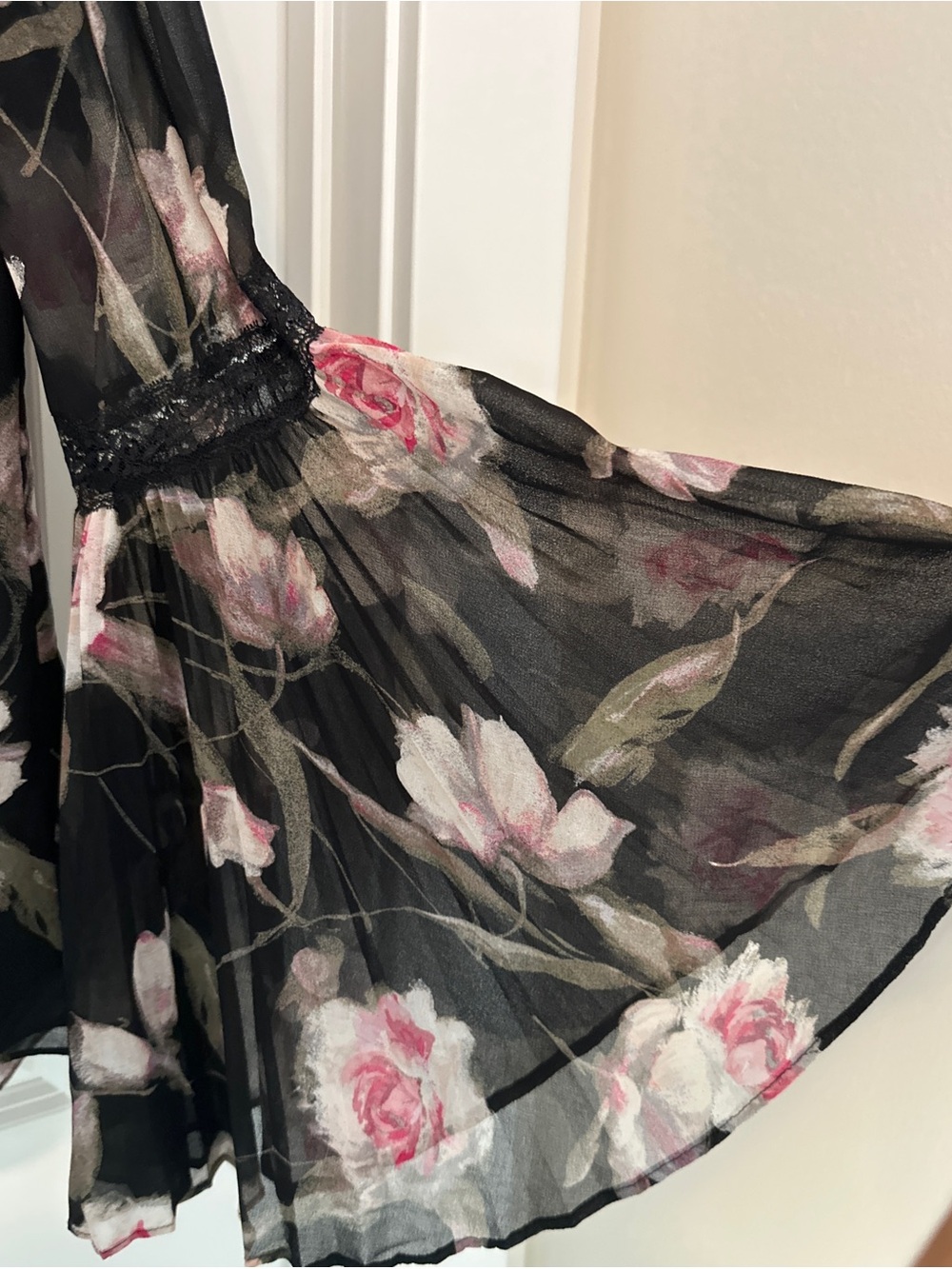 White House Black Market Blouse. Multi-color Floral Pleated Sleeves Size 8 - Picture 5 of 11